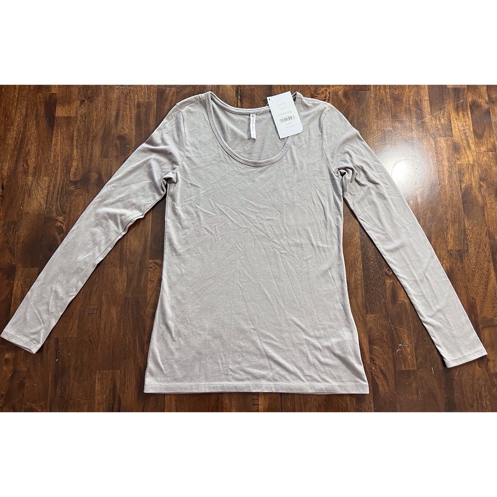 Fabletics Long Sleeve Womens Top Medium Cotton Blend Scoop Neck Tee Shirt NWT‎
